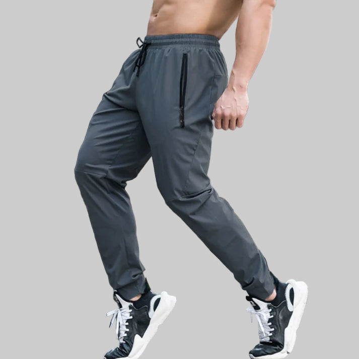 Men | Sports pants with zippered pockets